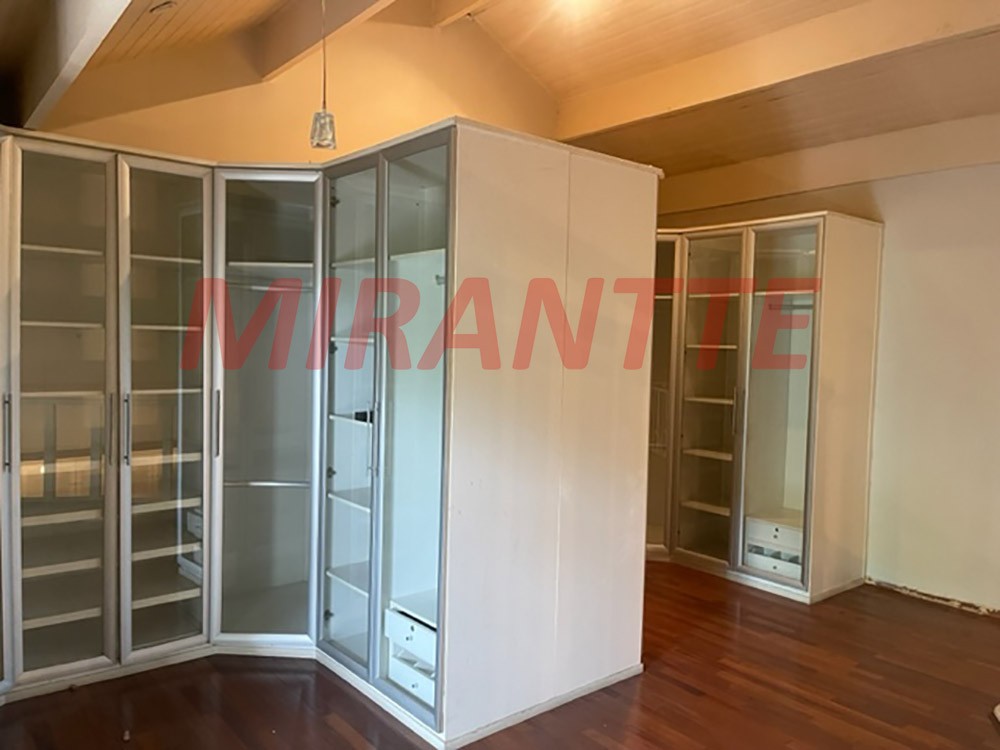 Sobrado de 858m² com 4 quartos em Barro Branco