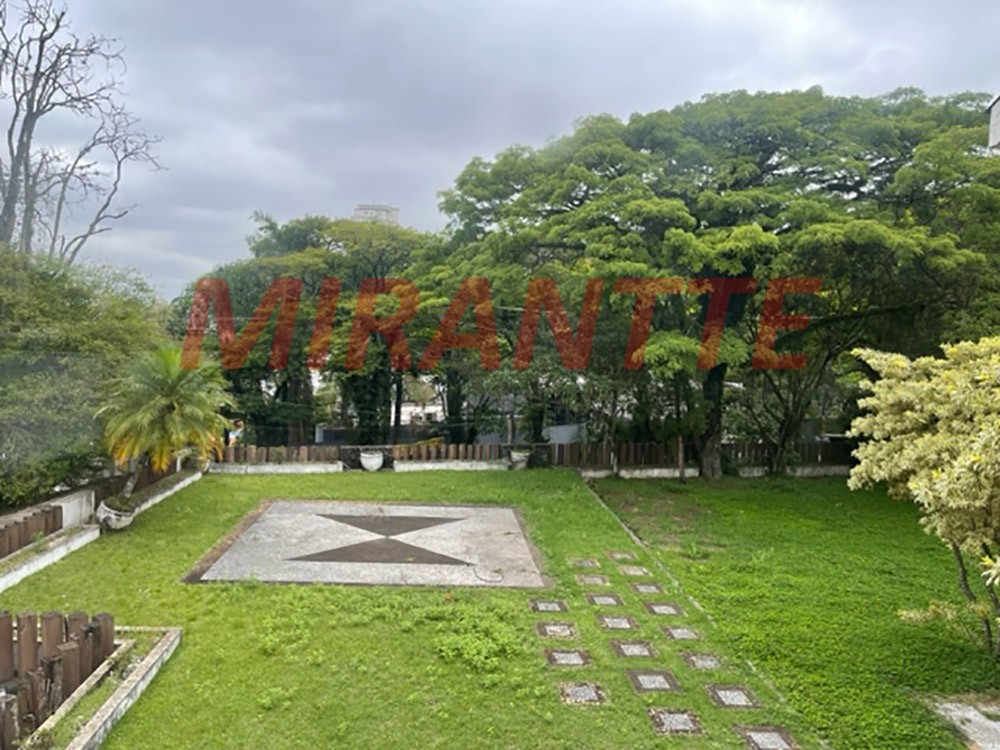 Sobrado de 858m² com 4 quartos em Barro Branco