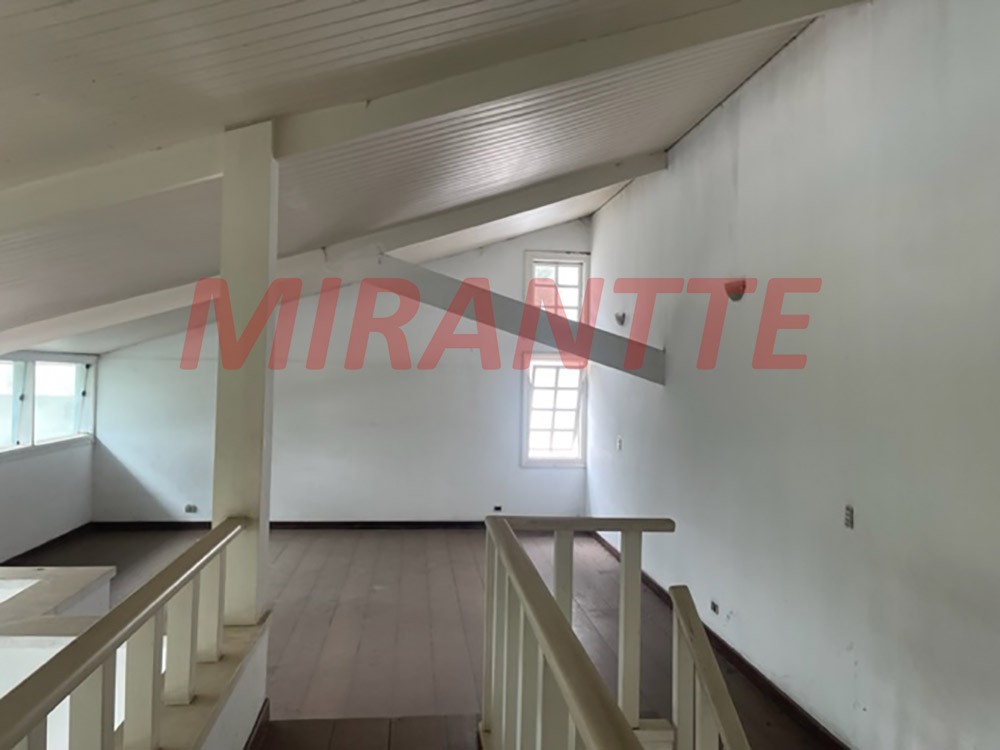 Sobrado de 858m² com 4 quartos em Barro Branco