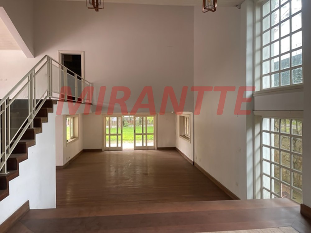 Sobrado de 858m² com 4 quartos em Barro Branco