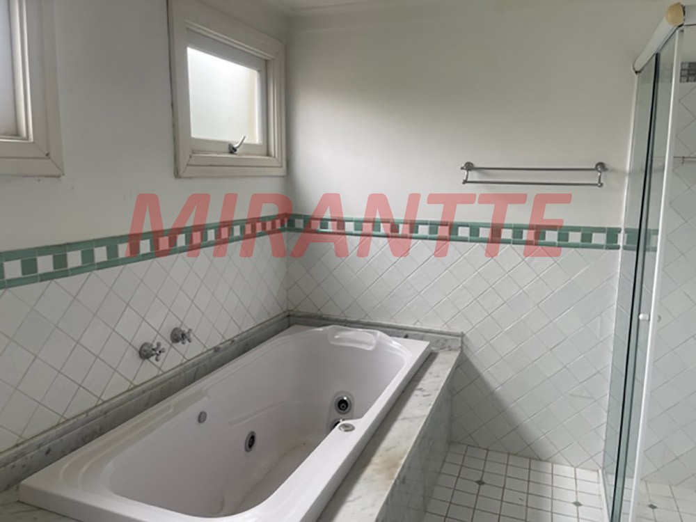 Sobrado de 858m² com 4 quartos em Barro Branco