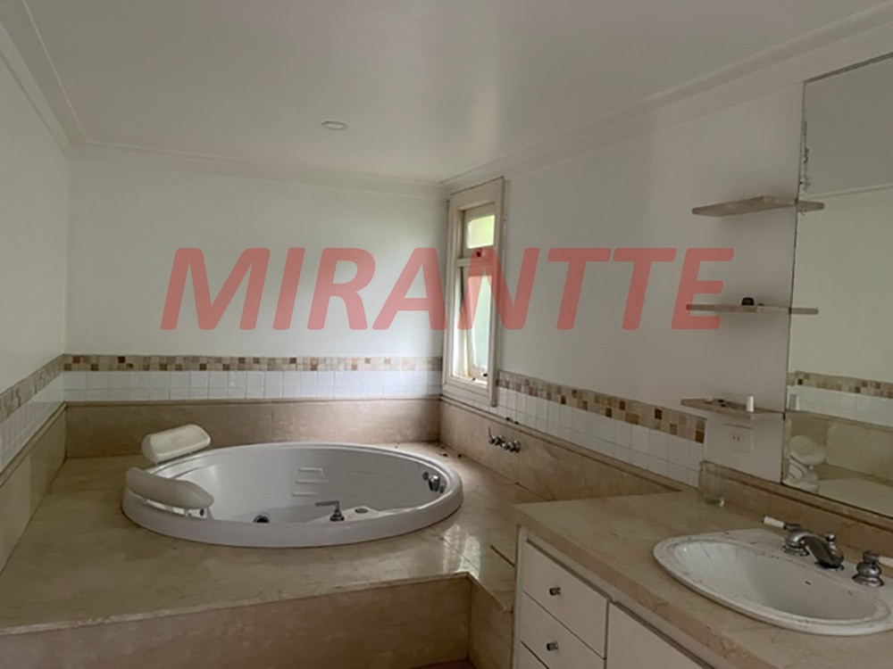 Sobrado de 858m² com 4 quartos em Barro Branco