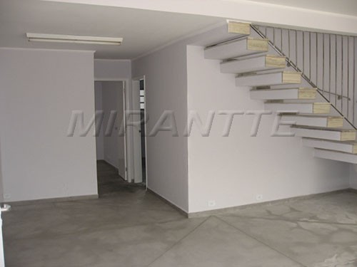 Comercial de 271m² em Água Fria