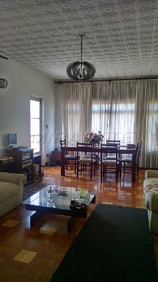 Sobrado com 5 quartos em Água Fria