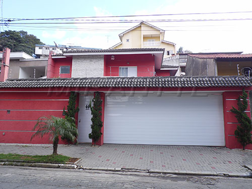Sobrado de 250m² com 4 quartos em Jardim Guapíra