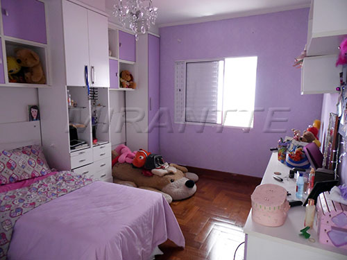 Sobrado de 250m² com 4 quartos em Jardim Guapíra