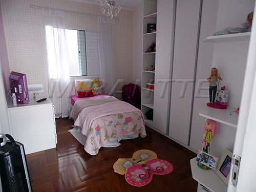 Sobrado de 250m² com 4 quartos em Jardim Guapíra