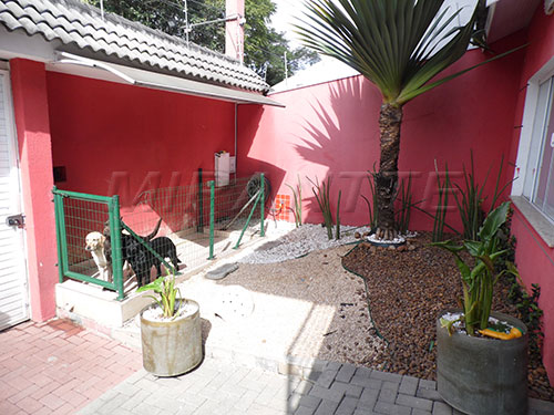 Sobrado de 250m² com 4 quartos em Jardim Guapíra