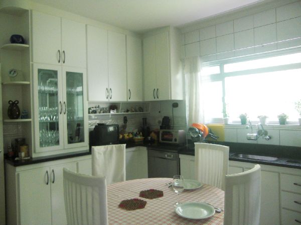 Casa terrea de 350m² com 3 quartos em Cachoeirinha