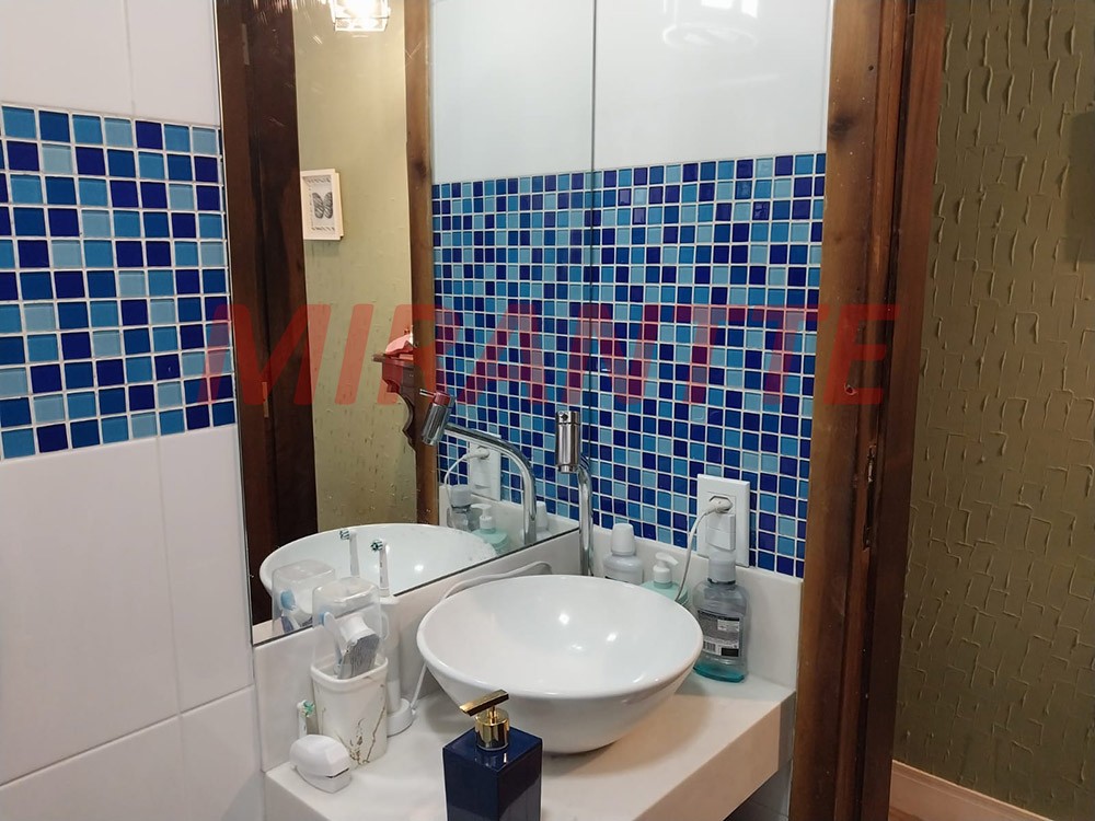 Sobrado de 105m² com 2 quartos em Santa Terezinha