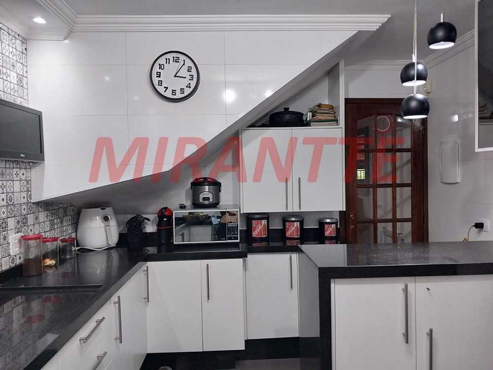 Sobrado de 105m² com 2 quartos em Santa Terezinha