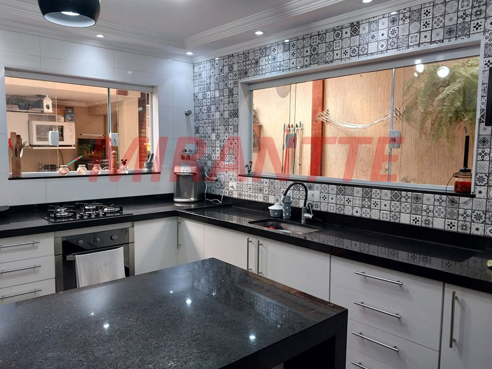 Sobrado de 105m² com 2 quartos em Santa Terezinha