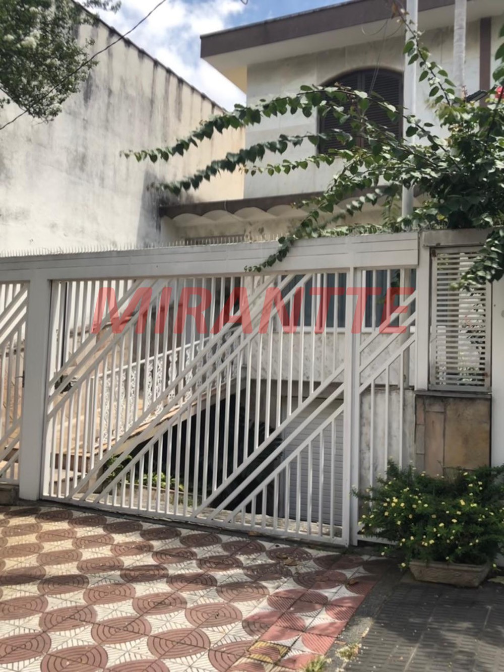 Sobrado de 440m² com 3 quartos em Água Fria