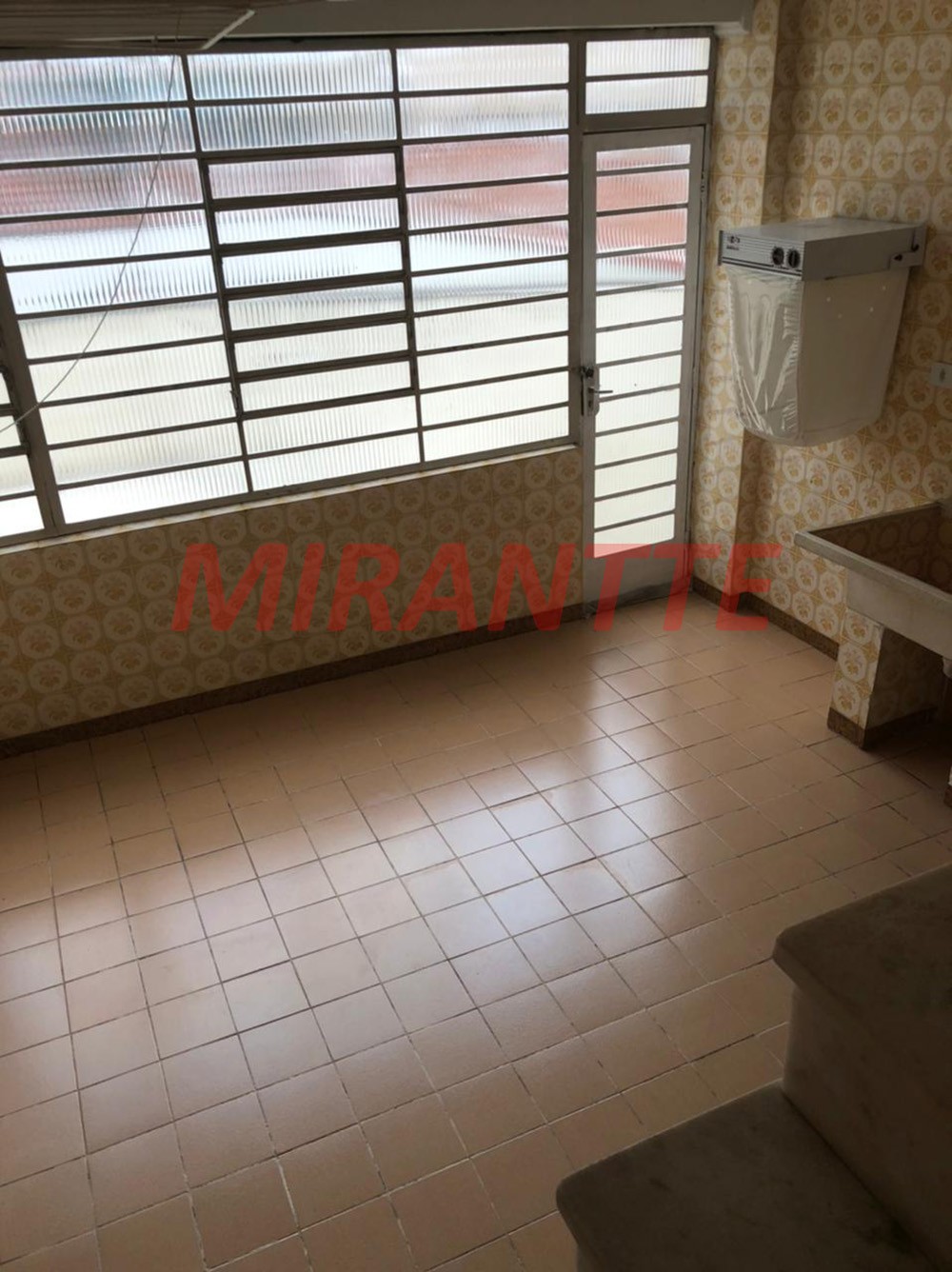 Sobrado de 440m² com 3 quartos em Água Fria