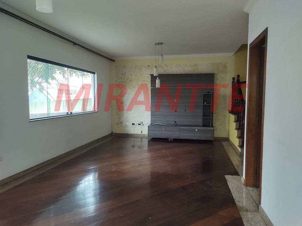 Sobrado de 178m² com 3 quartos em Água Fria