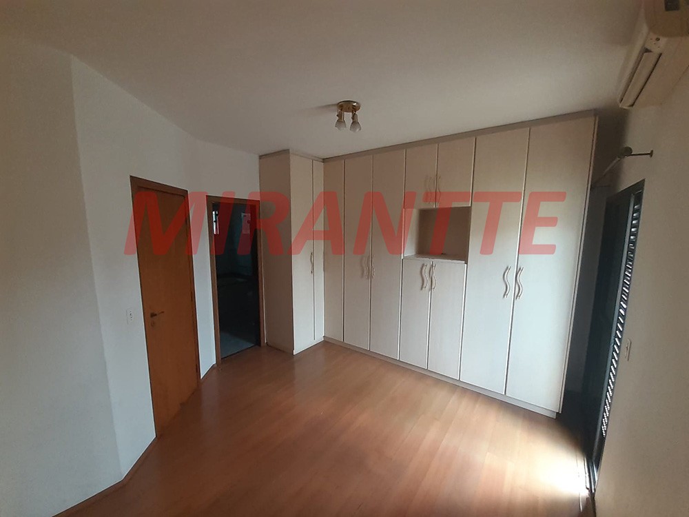 Sobrado de 178m² com 3 quartos em Água Fria
