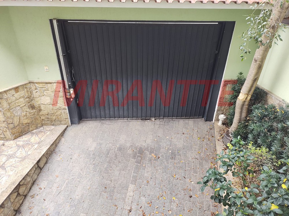 Sobrado de 178m² com 3 quartos em Água Fria