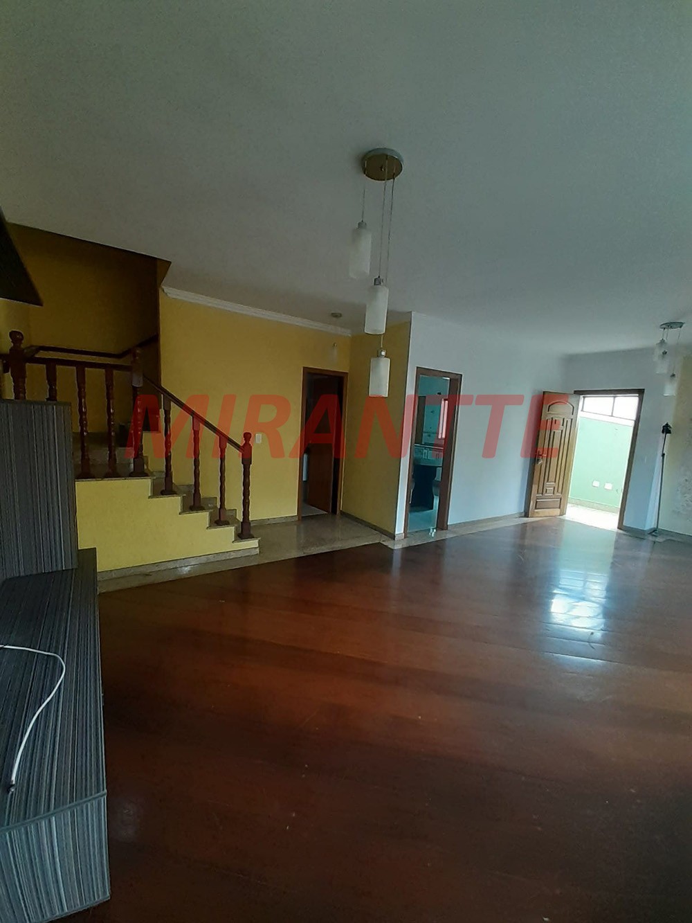 Sobrado de 178m² com 3 quartos em Água Fria
