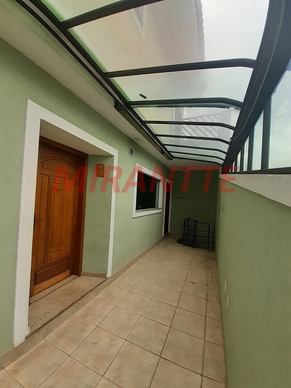 Sobrado de 178m² com 3 quartos em Água Fria