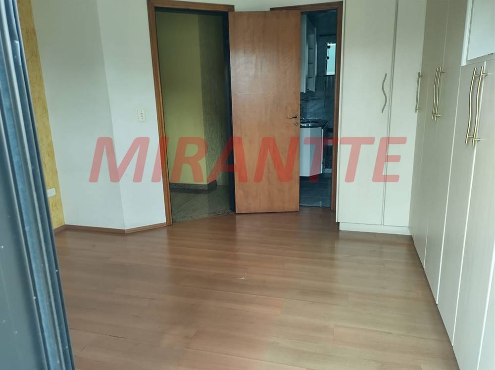 Sobrado de 178m² com 3 quartos em Água Fria
