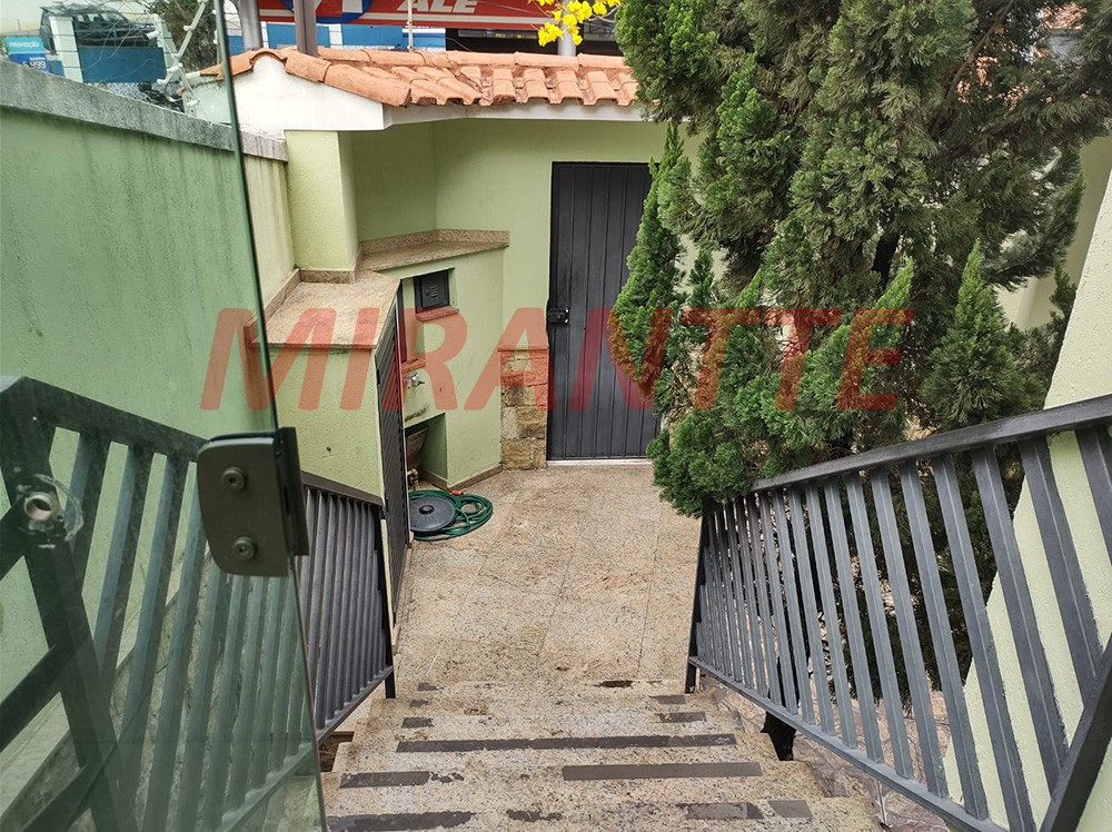 Sobrado de 178m² com 3 quartos em Água Fria