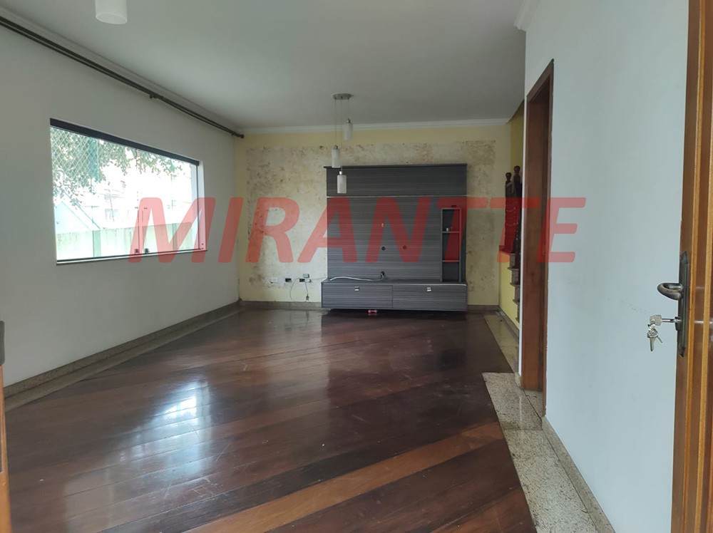 Sobrado de 178m² com 3 quartos em Água Fria