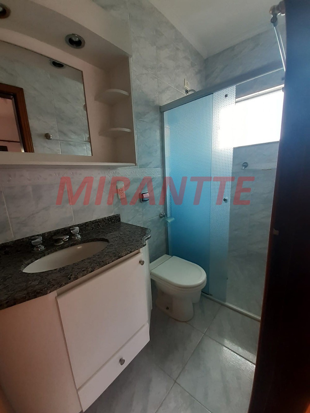 Sobrado de 178m² com 3 quartos em Água Fria