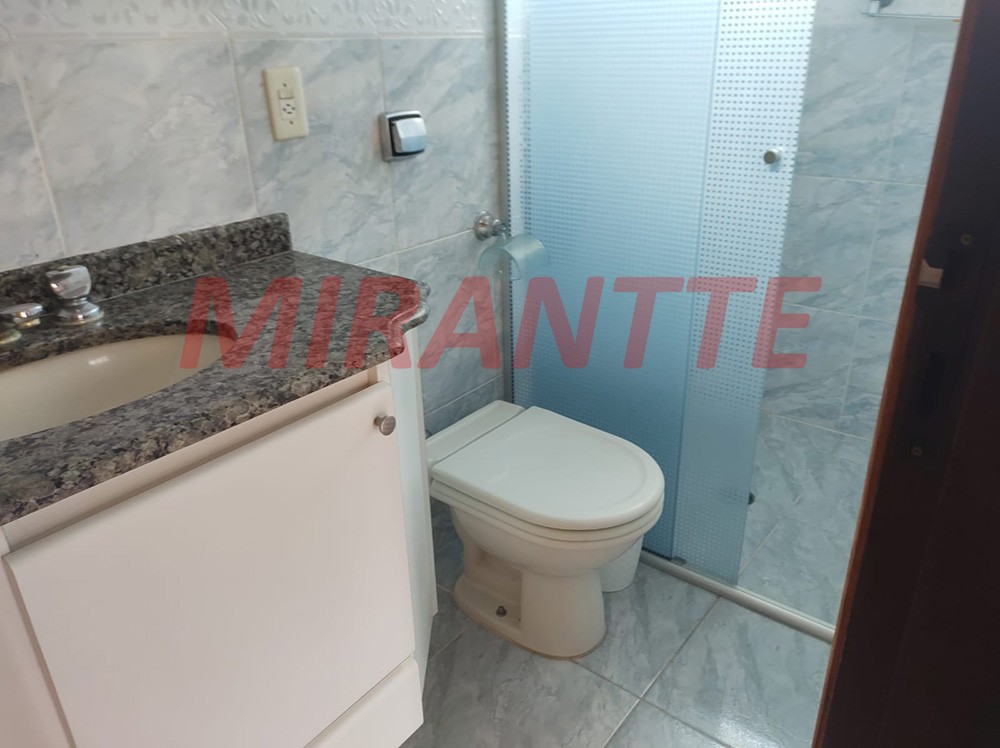 Sobrado de 178m² com 3 quartos em Água Fria