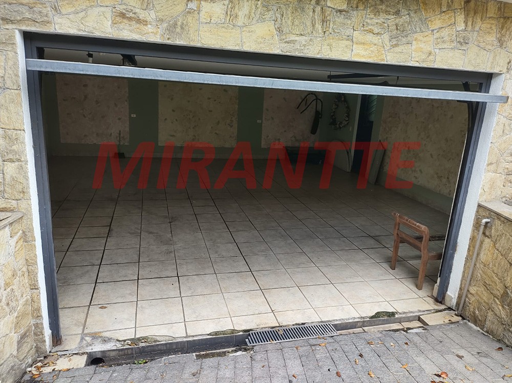 Sobrado de 178m² com 3 quartos em Água Fria