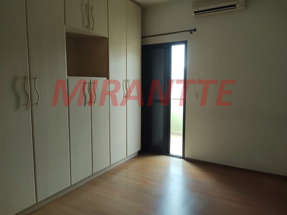 Sobrado de 178m² com 3 quartos em Água Fria