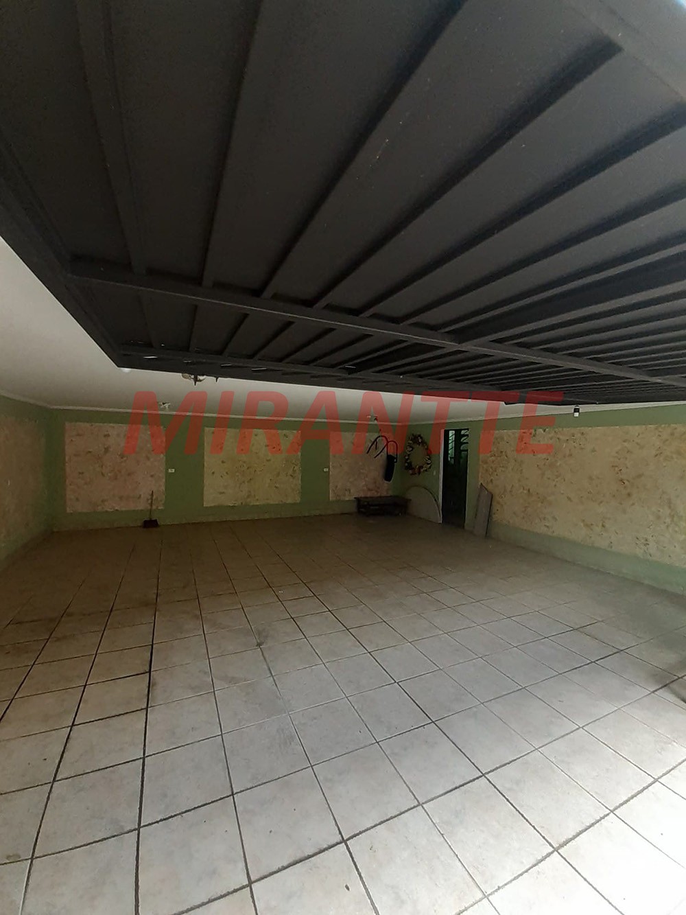 Sobrado de 178m² com 3 quartos em Água Fria