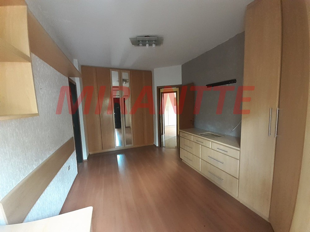 Sobrado de 178m² com 3 quartos em Água Fria