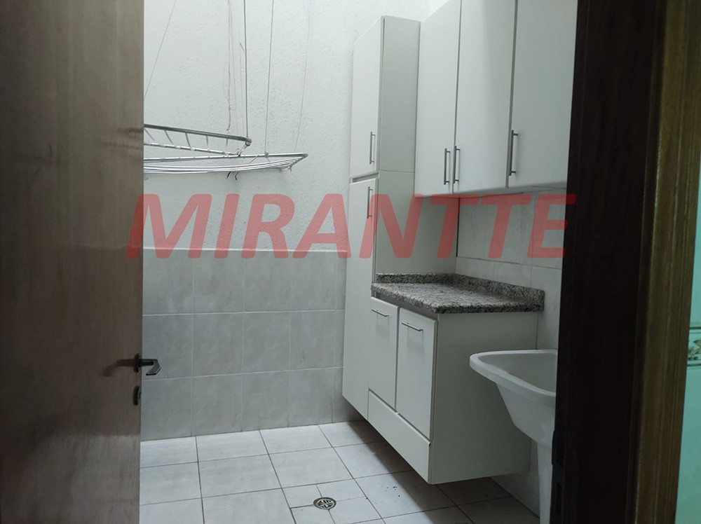 Sobrado de 178m² com 3 quartos em Água Fria