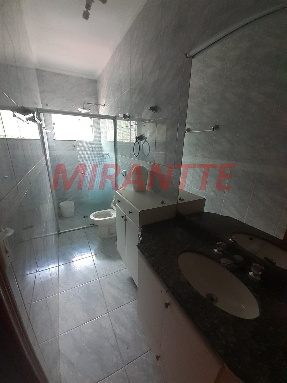 Sobrado de 178m² com 3 quartos em Água Fria