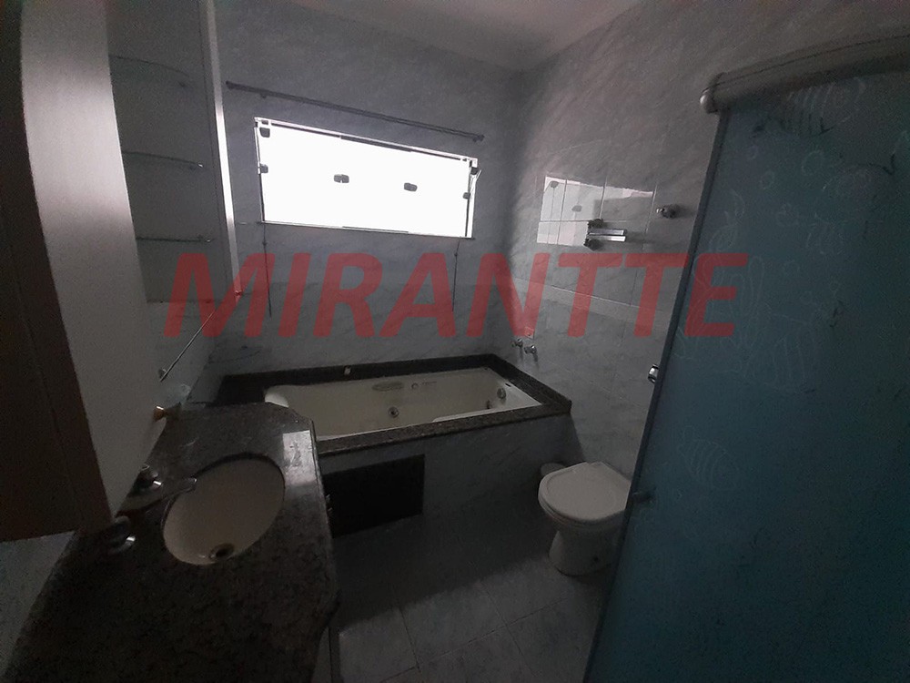 Sobrado de 178m² com 3 quartos em Água Fria