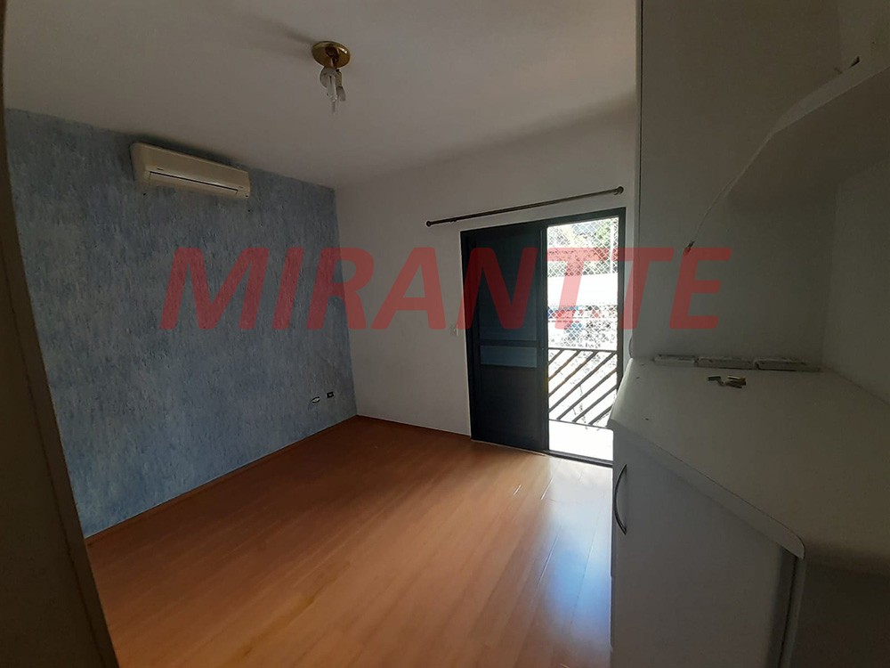 Sobrado de 178m² com 3 quartos em Água Fria