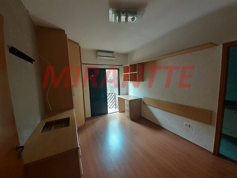 Sobrado de 178m² com 3 quartos em Água Fria