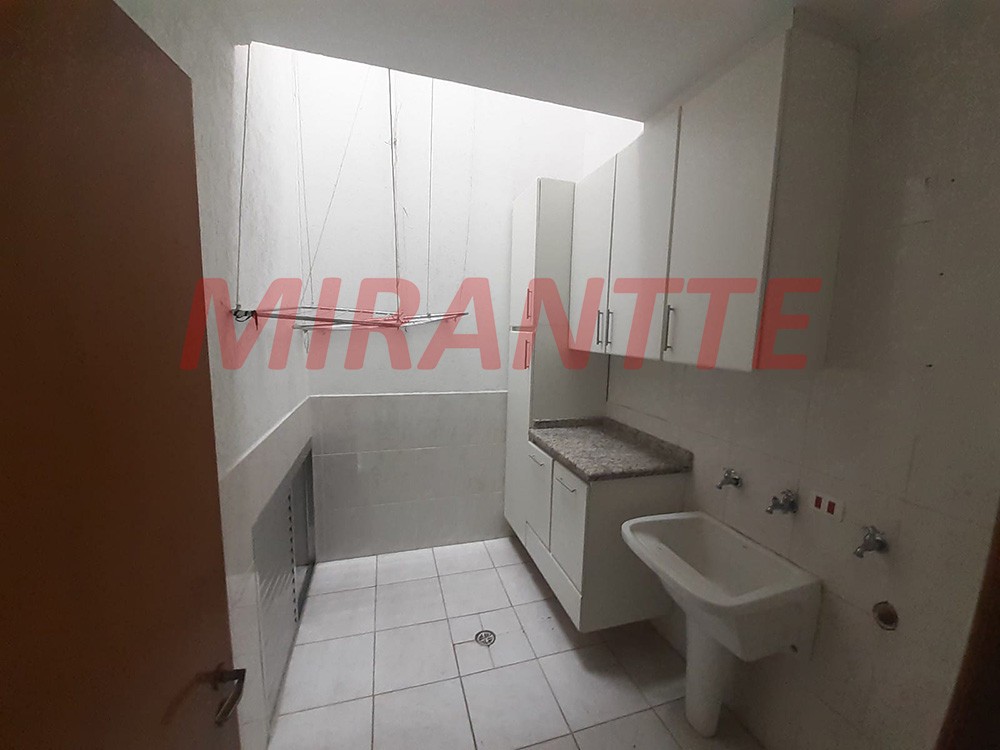 Sobrado de 178m² com 3 quartos em Água Fria