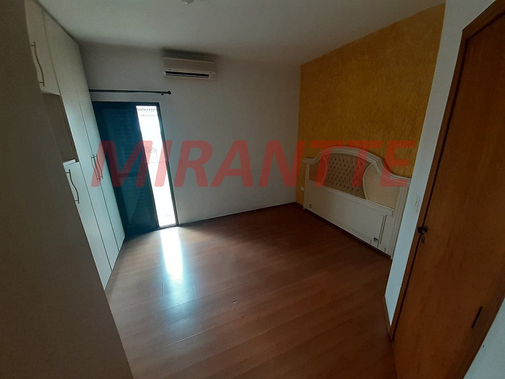 Sobrado de 178m² com 3 quartos em Água Fria