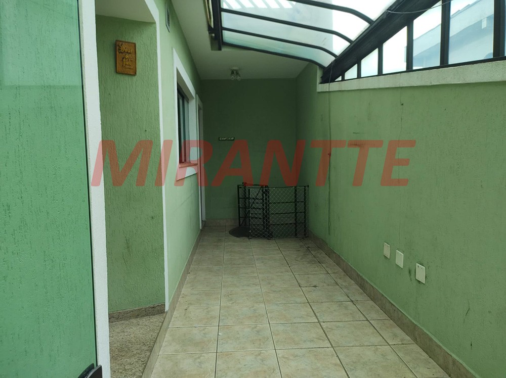Sobrado de 178m² com 3 quartos em Água Fria