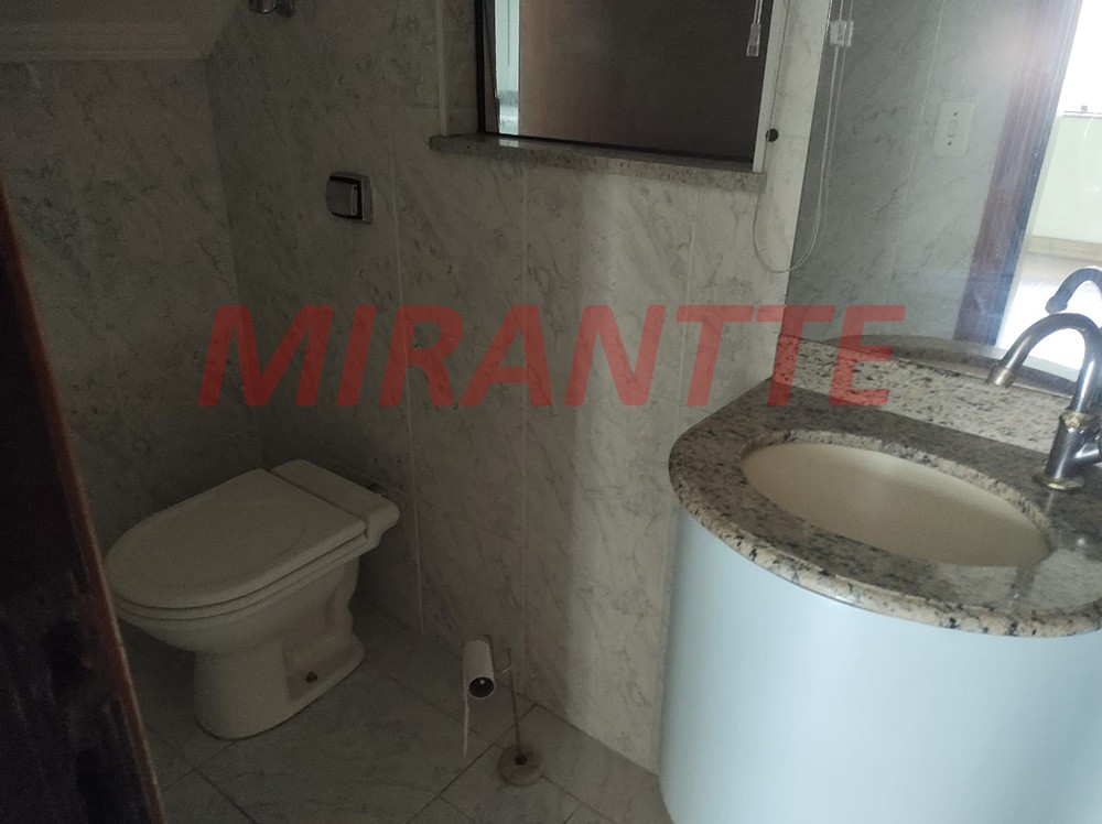 Sobrado de 178m² com 3 quartos em Água Fria