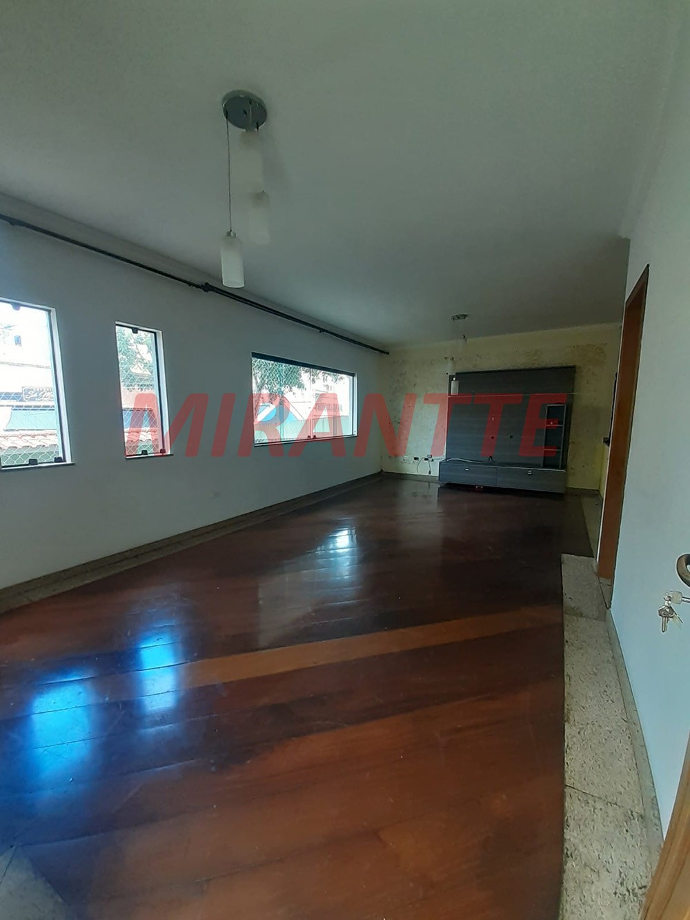 Sobrado de 178m² com 3 quartos em Água Fria