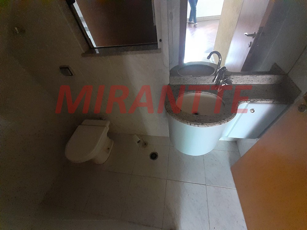 Sobrado de 178m² com 3 quartos em Água Fria