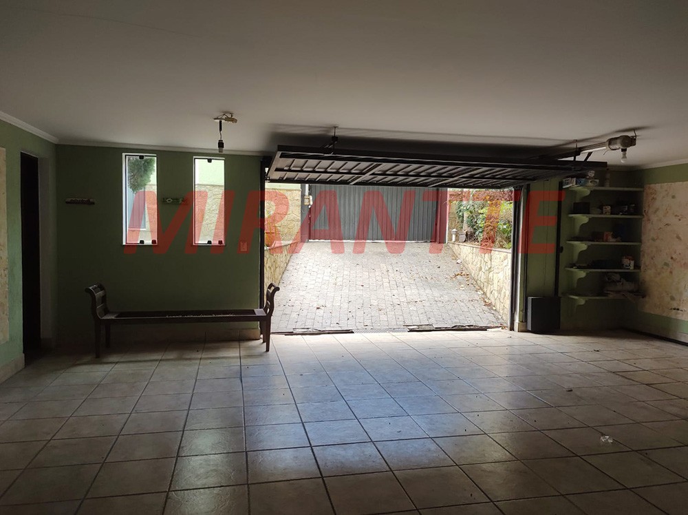 Sobrado de 178m² com 3 quartos em Água Fria