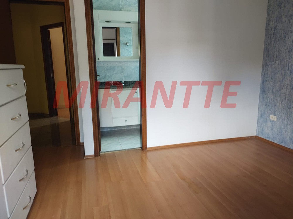 Sobrado de 178m² com 3 quartos em Água Fria