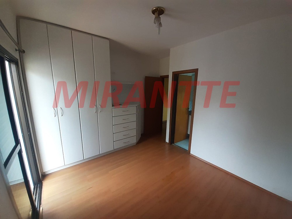 Sobrado de 178m² com 3 quartos em Água Fria