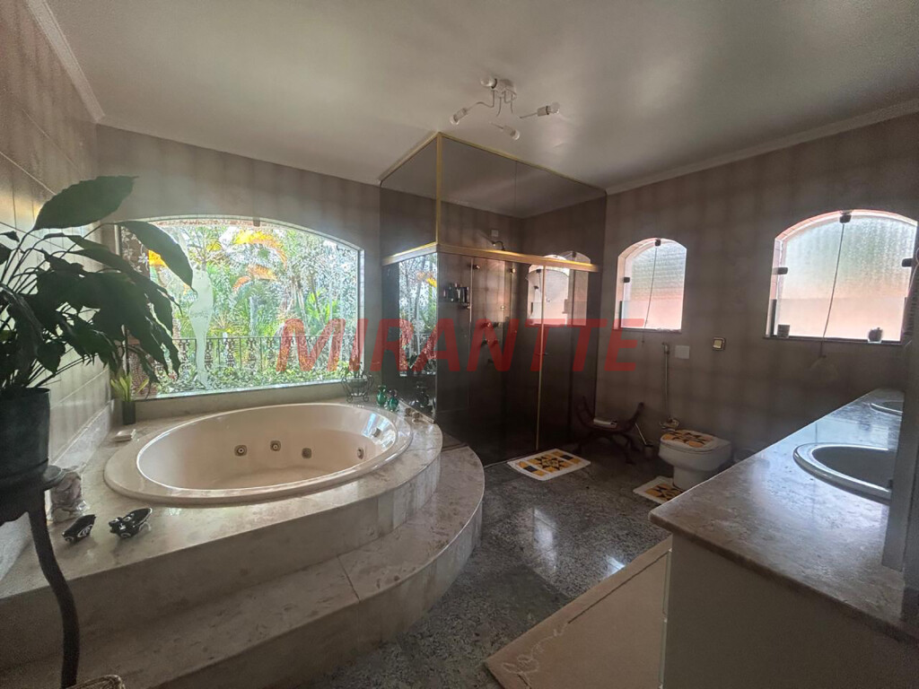 Sobrado de 850m² com 4 quartos em Jardim Floresta
