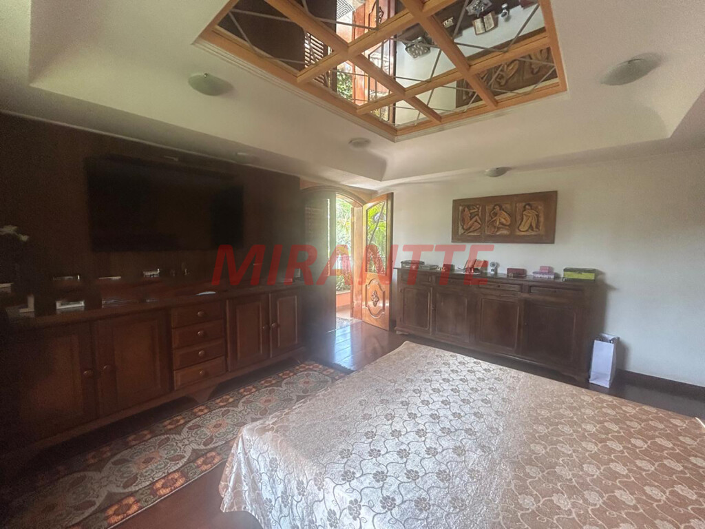 Sobrado de 850m² com 4 quartos em Jardim Floresta