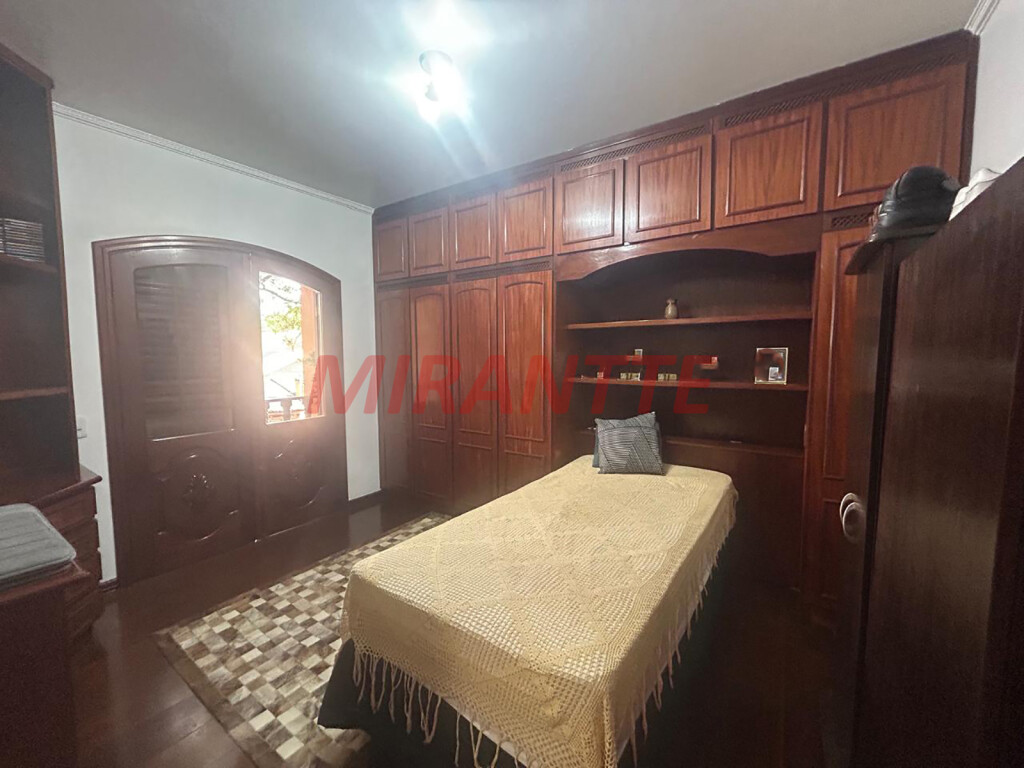 Sobrado de 850m² com 4 quartos em Jardim Floresta