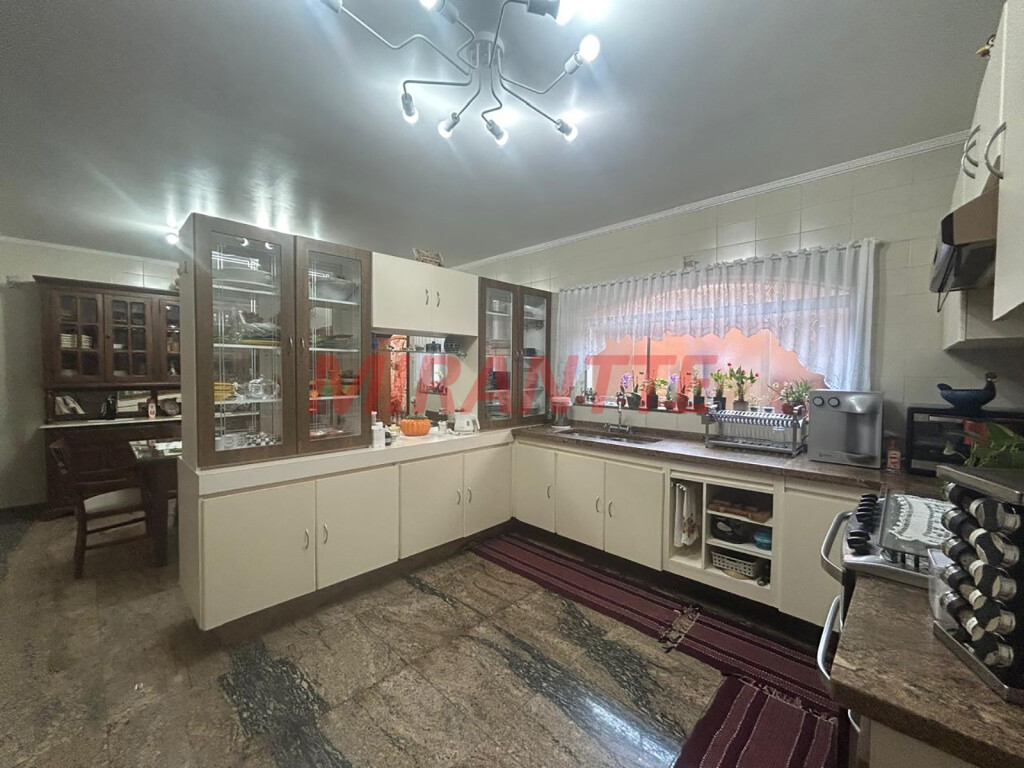 Sobrado de 850m² com 4 quartos em Jardim Floresta